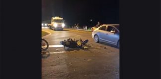 Motociclista é arremessado após colisão no bairro Vila Nova