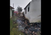 três