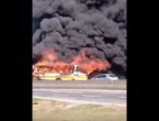 Ônibus pegando fogo na BR-101