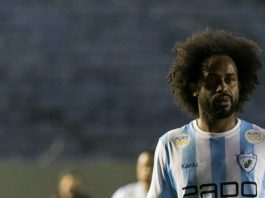 Após jogador denunciar racismo, Brusque nega e classifica atitude como “oportunismo”