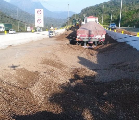 Áreas de escape evita dois acidentes com caminhões sem freios na BR-376, em Guaratuba área de escape