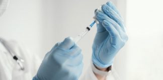 Covid-19: Ministério da Saúde recomenda paralisação da vacinação em adolescentes; prefeitura se manifesta