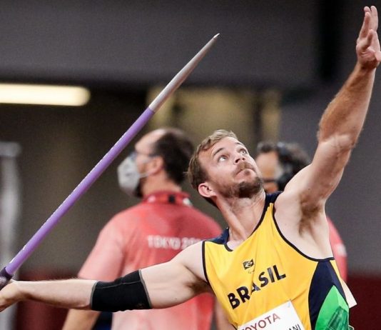 lançamento de dardo