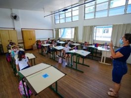 Deputados aprovam reajuste salarial de professores da rede estadual; veja valores