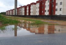 Moradores reclamam de situação precária em rua no Paranaguamirim moradores