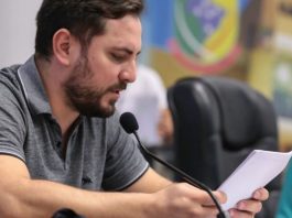 VÍDEO – Aprovadas pela Anvisa, vereador de Joinville contesta eficácia de vacinas contra Covid-19