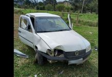 Carro capota e motorista fica ferido na Serra Dona Francisca, em São Bento do Sul