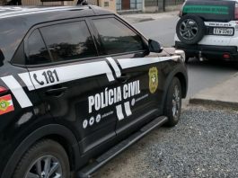 Policia apreende aparelhos eletrônicos em investigação sobre pornografia infantil em Joinville