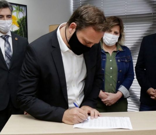 Prefeito Adriano Silva sanciona reforma da previdência dos servidores de Joinville