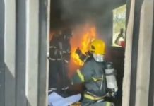 VÍDEO – Bombeiro realiza pedido de casamento inusitado em meio às chamas em SC