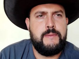 Caminhoneiro Zé Trovão se entrega à Polícia Federal em Joinville