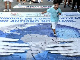 Mães reivindicam na Câmara melhorias no atendimento especializado ao autismo em Joinville autismo autista direitos