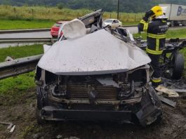 Homem morre em acidente com três carros e carreta na BR-116, em Mafra