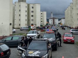 Suspeitos de tráfico de drogas e furto de energia em condomínio de Joinville são presos