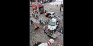 VÍDEO - Carro despenca de estacionamento de supermercado no Litoral catarinense