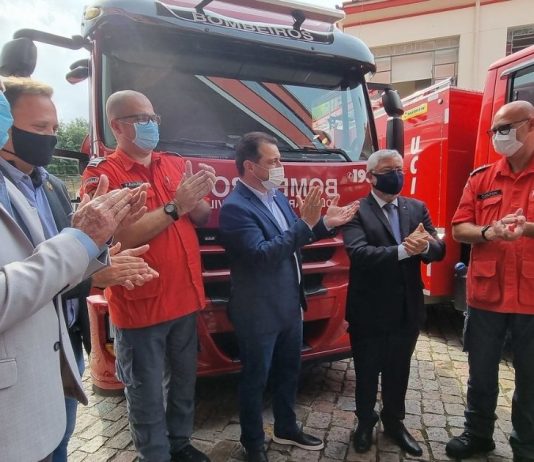 Corpo de Bombeiros Voluntários de Joinville recebe novos veículos; veja como foi a cerimônia