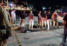 VÍDEO - Galeria desaba e pessoas caem no rio Cachoeira, em Joinville, durante abertura de Natal