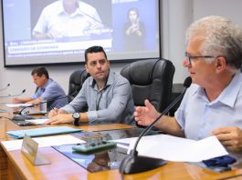 Projeto que revoga proibição de celulares em cinemas, teatros e bibliotecas já pode ir a plenário em Joinville