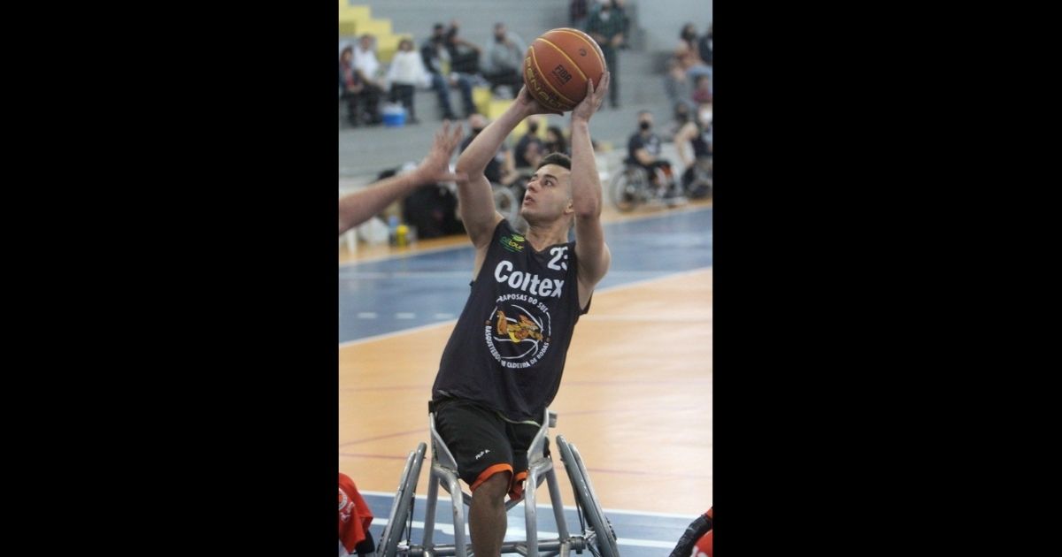 Un atleta de baloncesto en silla de ruedas de Joinville es convocado para la selección brasileña sub 23