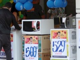 Após dois meses de queda, intenção de consumo volta a subir em janeiro