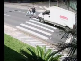VÍDEO – Homem morre atropelado na faixa de pedestre em Blumenau
