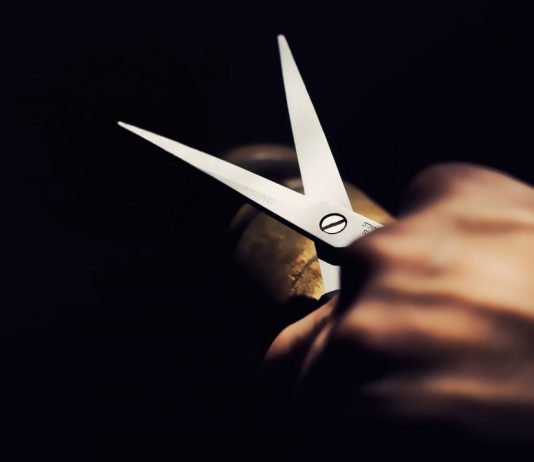 Casal briga durante festa de aniversário e mulher dá tesouradas no companheiro, em Jaraguá do Sul