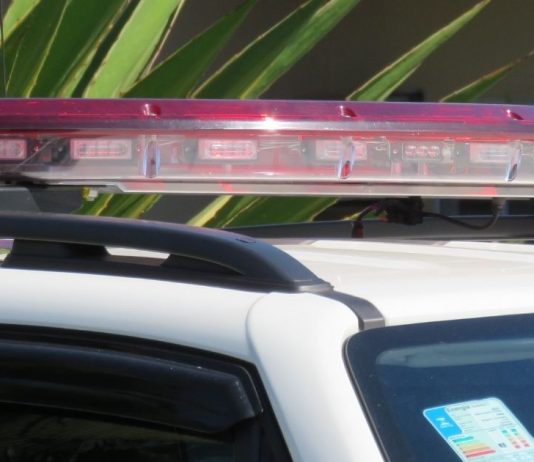 homem arremessado para fora do Uno