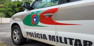 Homem morre após sofrer descarga elétrica durante manutenção em poste em Joinville