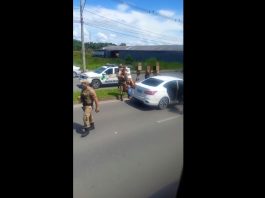 VÍDEO - Após tentar fugir da PM, motorista sob efeito de crack é preso em Joinville