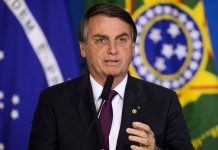 Bolsonaro assume paternidade e faz propaganda de obra custeada pelo governo de SC