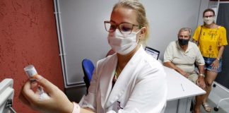 Covid-19: inicia aplicação de quarta dose da vacina em idosos com 80 anos ou mais em Joinville