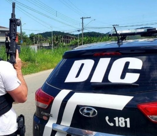 Jovem de 20 anos é preso suspeito de roubar residências em Joinville adolescentes apreendidos joinville