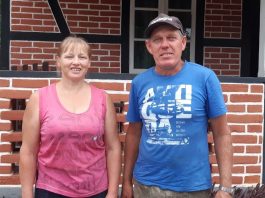 Casal resiste à industrialização e produz leite artesanal há 25 anos em Joinville