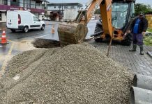 Prefeitura conserta rede de drenagem na rua Ottokar Doerffel, em Joinville