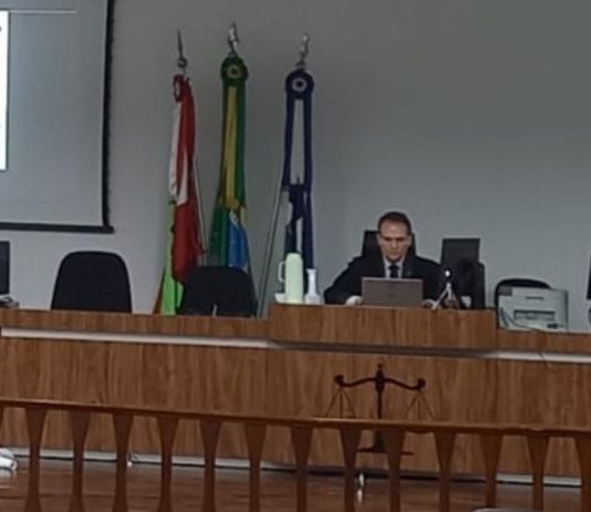 Réu é condenado por esfaquear homem que interferiu em briga de casal em Joinville