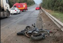 Homem tem o pé amputado após colisão entre carro e moto no Alto Vale do Itajaí