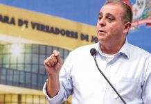 Vereador critica veto à lei que padroniza calçadas com piso tátil em Joinville; entenda