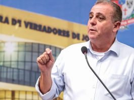 Vereador critica veto à lei que padroniza calçadas com piso tátil em Joinville; entenda Vereador critica veto à lei que padroniza calçadas com piso tátil em Joinville; entenda