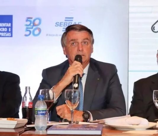 VÍDEO – Bolsonaro desembarca em Santa Catarina acompanhado de Jorginho Mello VÍDEO – Bolsonaro desembarca em Santa Catarina acompanhado de Jorginho Mello