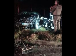 Duas pessoas morrem após colisão entre carros e caminhão na SC-418, em Campo Alegre