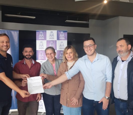 Ordem de serviço para pavimentar ruas de Joinville é entregue; confira quais