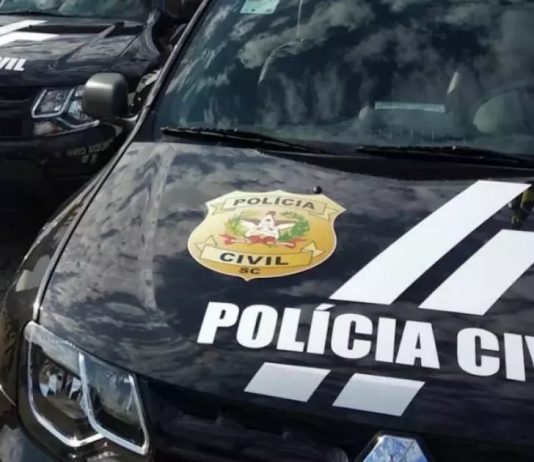 Polícia Civil de Joinville realiza operação em busca de criminosos que se passavam por policiais