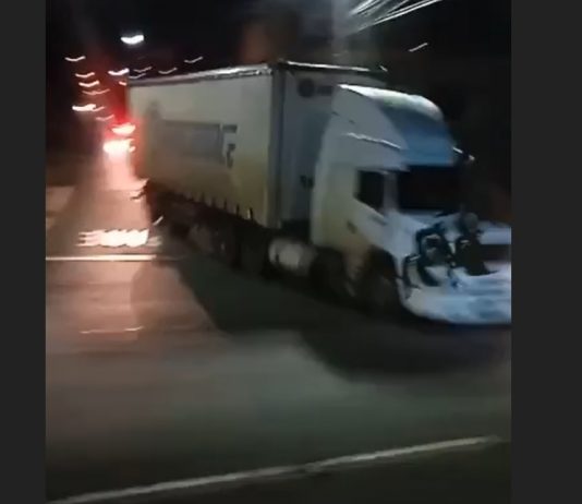 Empresa se posiciona após fuga de caminhoneiro da polícia em meio à cidade SC