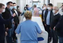 Vereadores de Joinville visitam Hospital São José após denúncias de superlotação