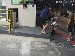 VÍDEO – Bebê engasgado é salvo após pai pedir socorro em posto da Polícia Militar, em Jaraguá do Sul