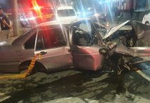Motorista embriagado colide em poste e três pessoas vão para o hospital no Vale do Itajaí