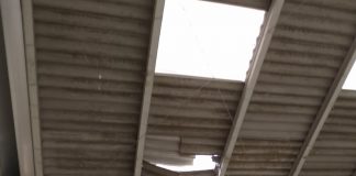 Homem fica inconsciente ao cair de telhado em empresa no Norte de SC