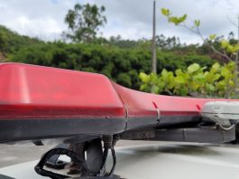 Motorista embriagado colide em canteiro e carro capota em Jaraguá do Sul