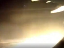 VÍDEO - Passageiros ficam assustados após turbina de avião soltar faíscas durante decolagem em SC