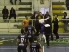 VÍDEO – Árbitros são agredidos por jogadores em campeonato de futsal no Vale do Itajaí